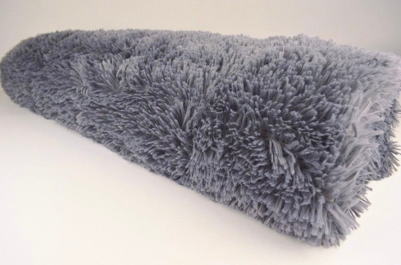 MØRKEGRÅ LANGHÅRET PLYS – 30 MM LUV & ENVEJS STRÆK