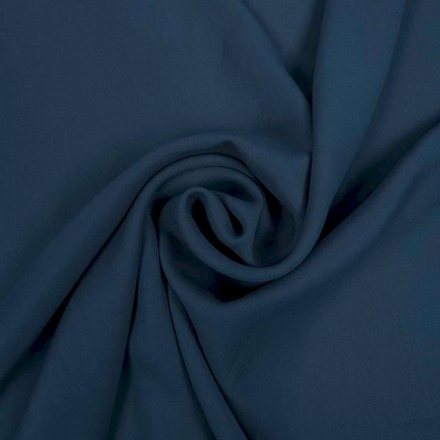 MØRKEBLÅ TENCEL™ TWILL – BLØD, ÅNDBAR & SMIDIG DRAPERING