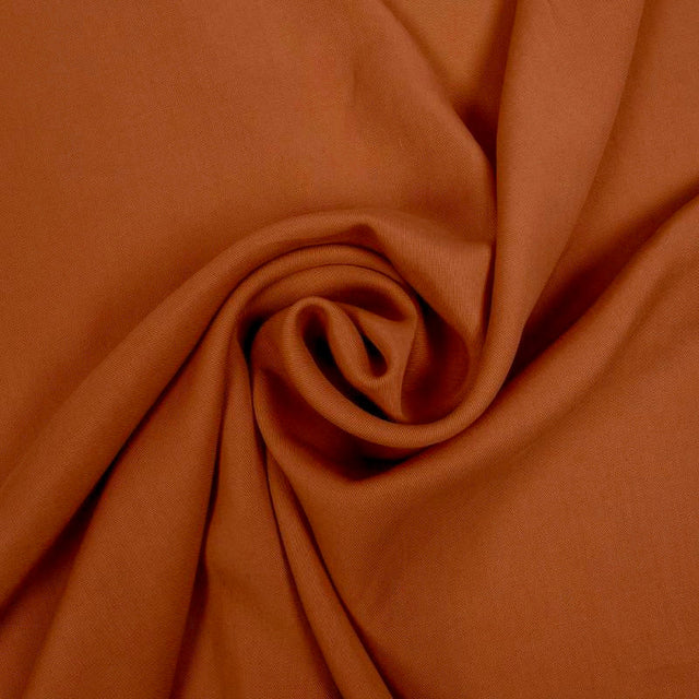 MURSTENSRØD TENCEL™ TWILL – BLØD, ÅNDBAR & SMIDIG DRAPERING