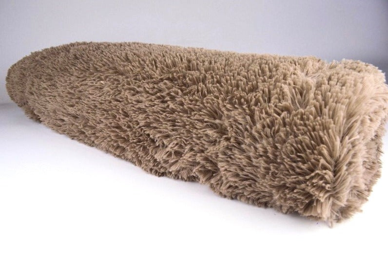 TAUPE LANGHÅRET PLYS – 30 MM LUV & ENVEJS STRÆK