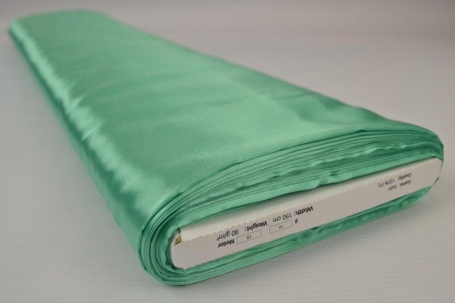 MINTGRØN SATIN STOF – LET & GLANSFULDT
