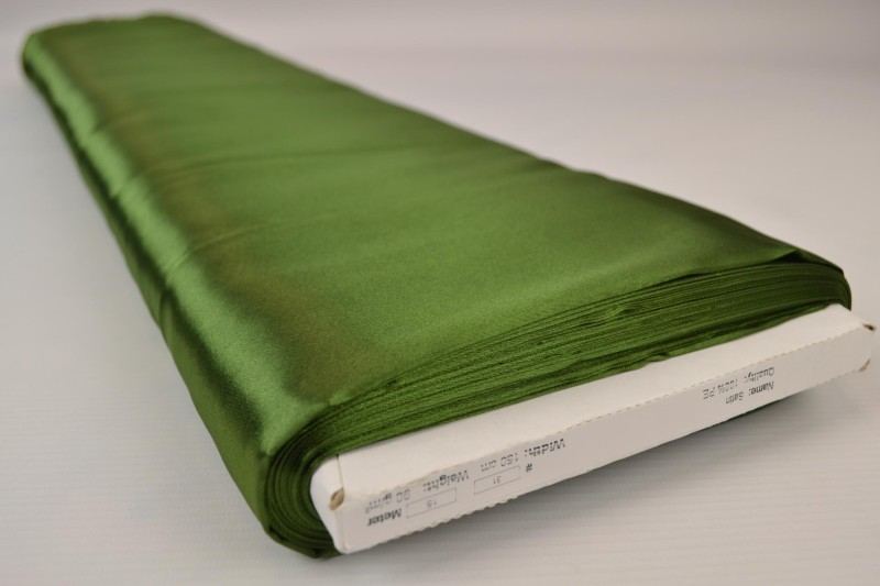 MOSGRØN SATIN STOF – LET & GLANSFULDT