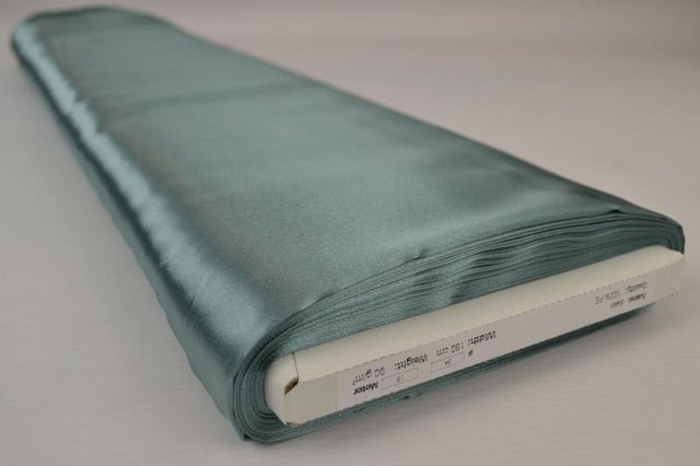 VINTAGE GRØN SATIN STOF – LET & GLANSFULDT