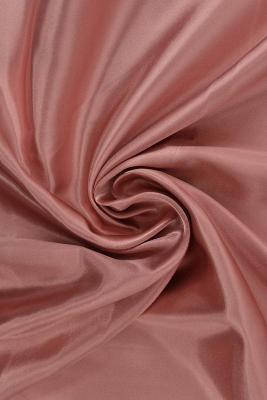 VINTAGE LYSERØD SATIN STOF – LET & GLANSFULDT