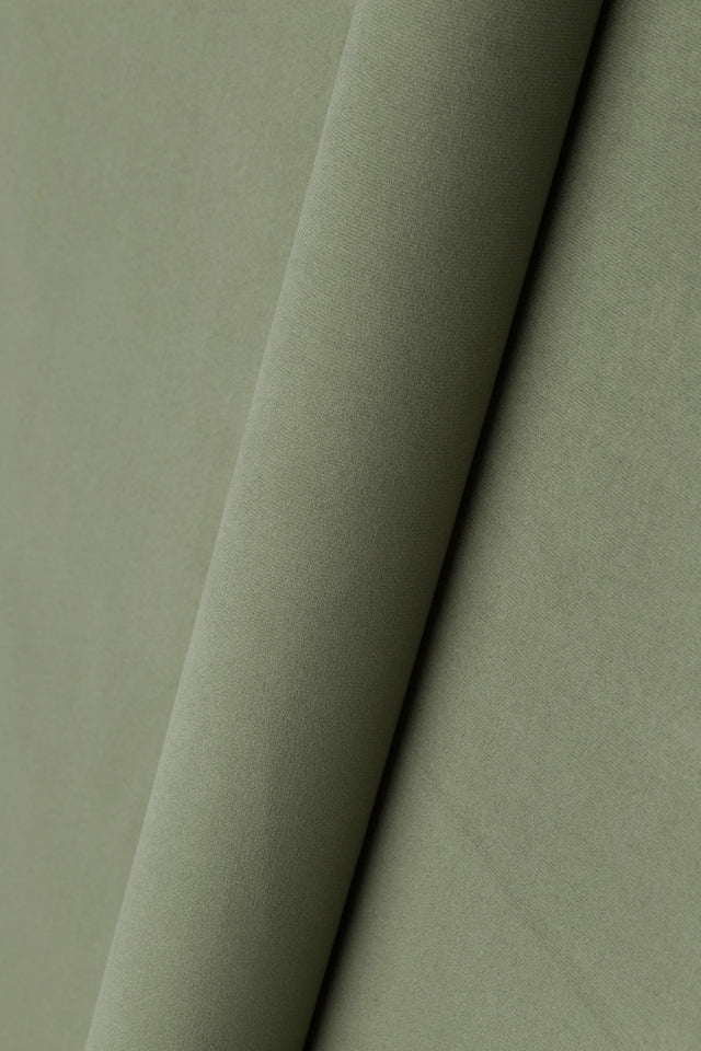 DÆMPET SALVIEGRØN CASABLANCA MØBELVELOUR – MIKROSUEDE & SLIDSTÆRK