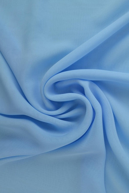 LYSEBLÅ CHIFFON – LET, GENNEMSIGTIG & MED FLOT FALD