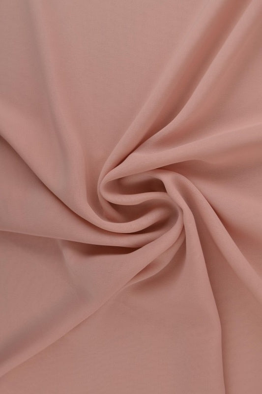DUSKY LYSERØD CHIFFON – LET, GENNEMSIGTIG & MED FLOT FALD