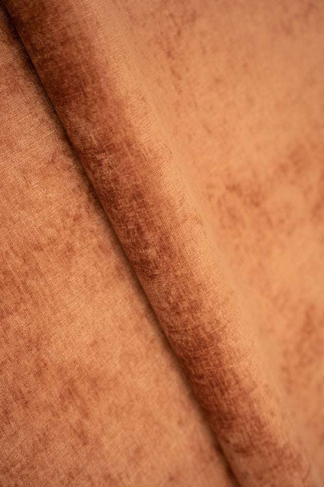 GYLDEN TERRACOTTA CLARA CHENILLE MØBELSTOF – BLØD & SLIDSTÆRK