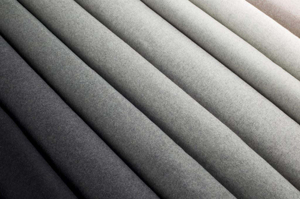 RØGGRÅ CLARK MØBELSTOF – ULD-BLEND OG MELERET LOOK