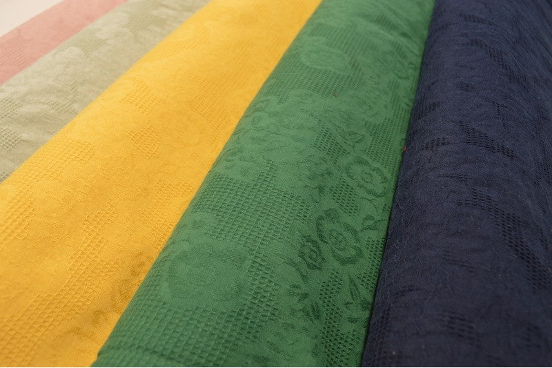 CHAMPAGNE BOMULL JACQUARD - VÅFFELSTRUKTUR MED BLOMMOTIV