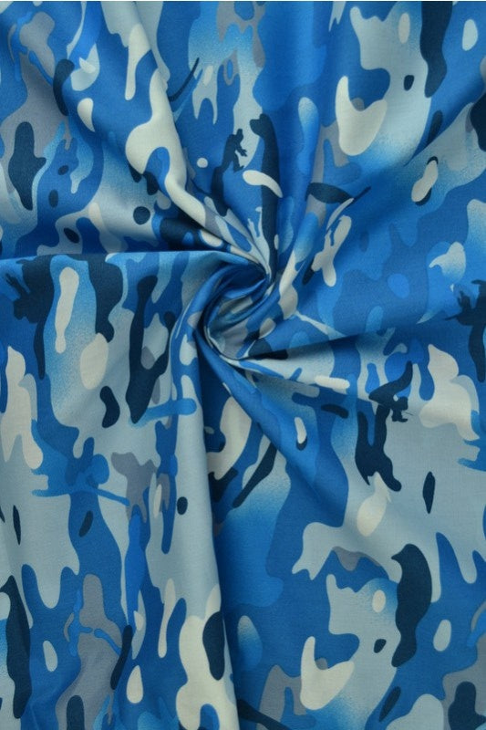 BLÅ BOMULDSPOPLIN MED CAMOUFLAGE PRINT
