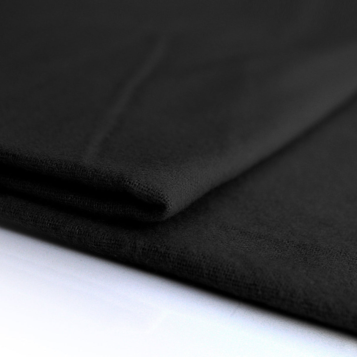 SORT BRANDHÆMMENDE DEKO MOLTON – 300 CM, LET & MAT