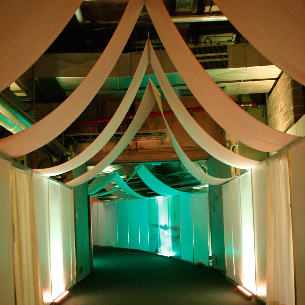 LYSEGRÅ BRANDHÆMMENDE DEKO MOLTON – 300 CM, LET & MAT