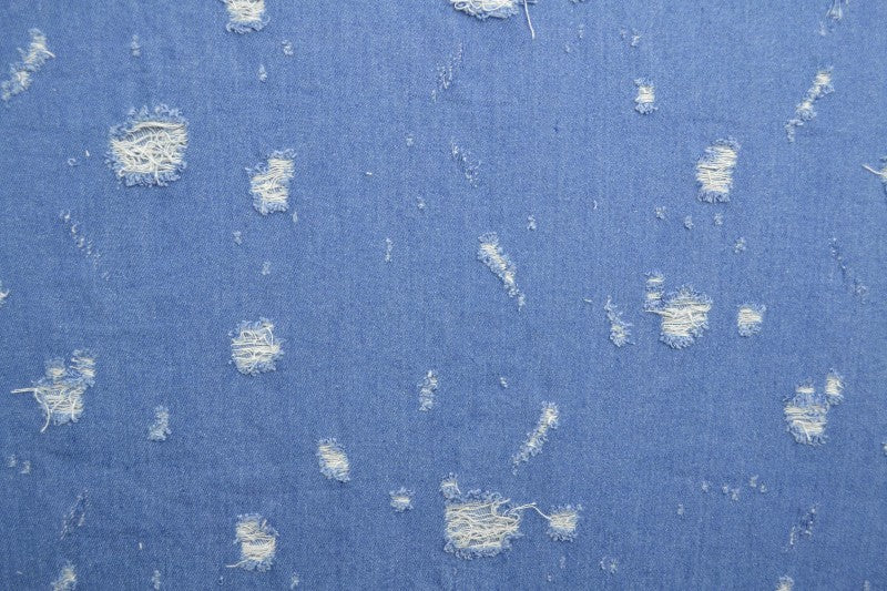 LYS BLÅ DENIM STOF MED VASKET SLIDT OVERFLADE – METERVARE TIL BUKSER & JAKKER