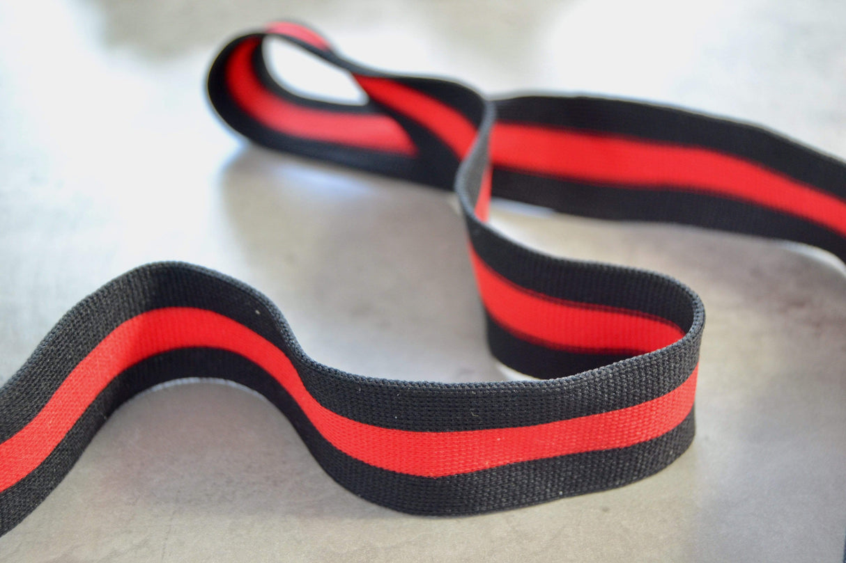 RØD OG SORT STRIBET BÅND 20MM