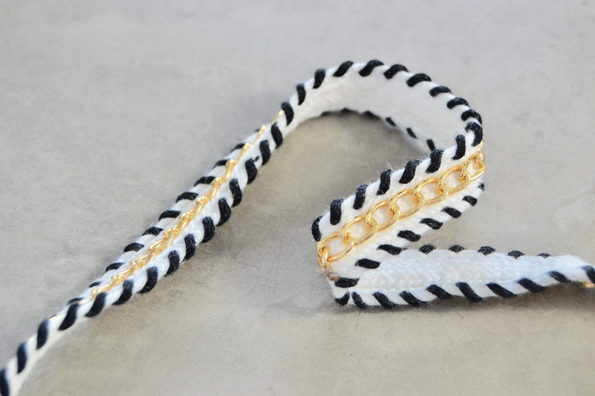 SORT OG HVID BÅND MED GULD KÆDE 20MM