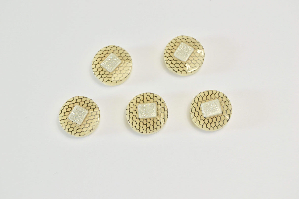 BEIGE KNAPPER MED SØLV GLIMMER 5 STK.