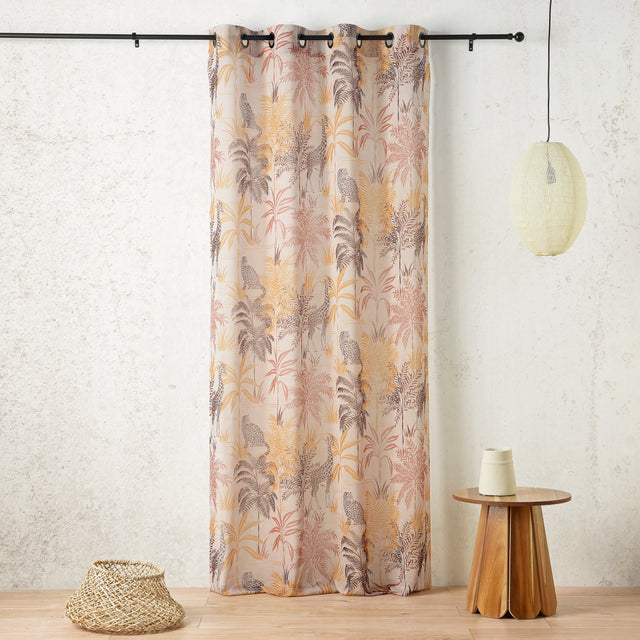 Gardinvoile med safari-motiv — terrakotta & sand