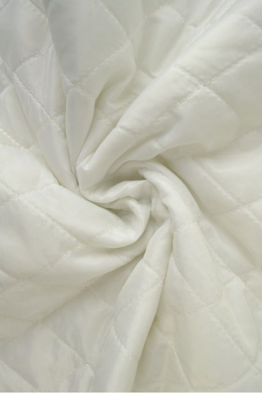 HVID QUILT STOF MED VATTERET BAGSIDE