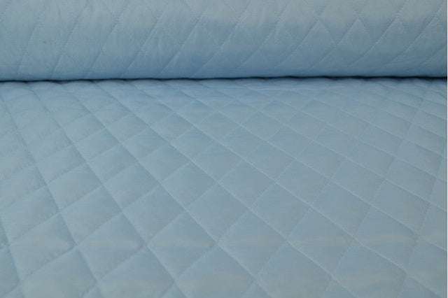 LYSEBLÅ QUILT STOF MED VATTERET BAGSIDE