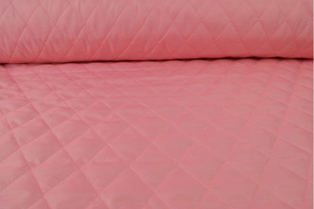 LYSERØDT QUILT STOF MED VATTERET BAGSIDE