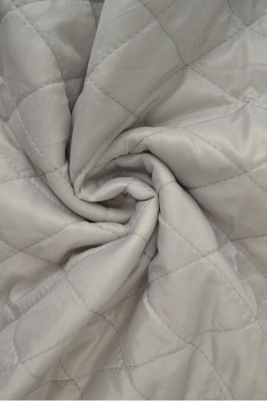 SØLVGRÅ QUILT STOF MED VATTERET BAGSIDE