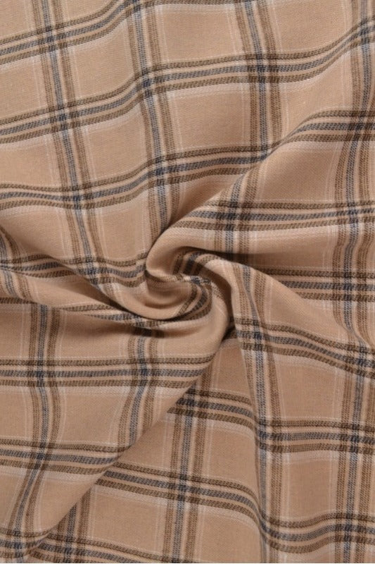 BEIGE SKOTSKTERNET FLANNEL M. SORTE OG BLÅ LINJER