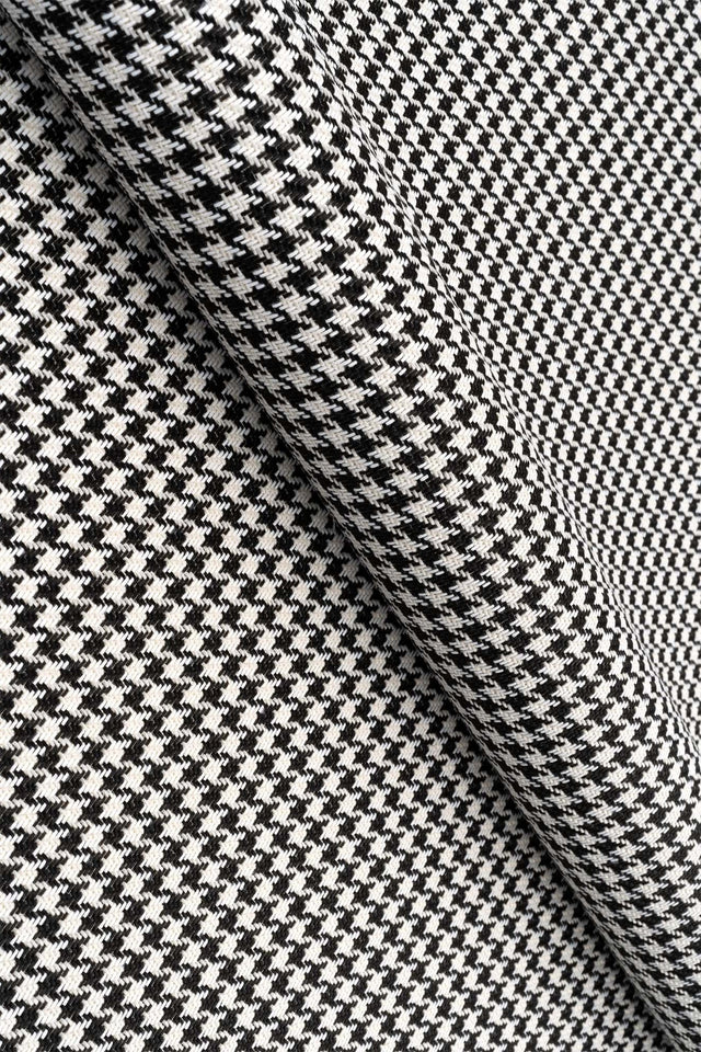 SORT-HVID HANEFJED KENIA MØBELSTOF – HANEFJED & ØKO-TEX