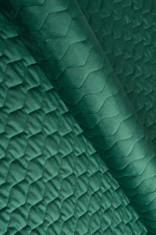 MØRK SMARAGDGRØN MAGIC VELVET 3D – QUILTET VELOUR MED ZIGZAGMØNSTER