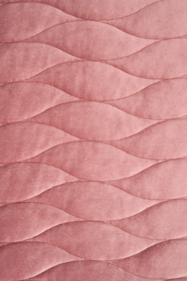 STØVET GAMMELROSA MAGIC VELVET 3D – QUILTET VELOUR MED BØLGEMØNSTER