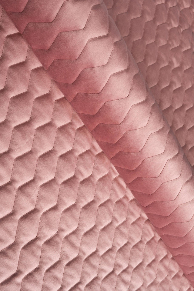 STØVET GAMMELROSA MAGIC VELVET 3D – QUILTET VELOUR MED ZIGZAGMØNSTER
