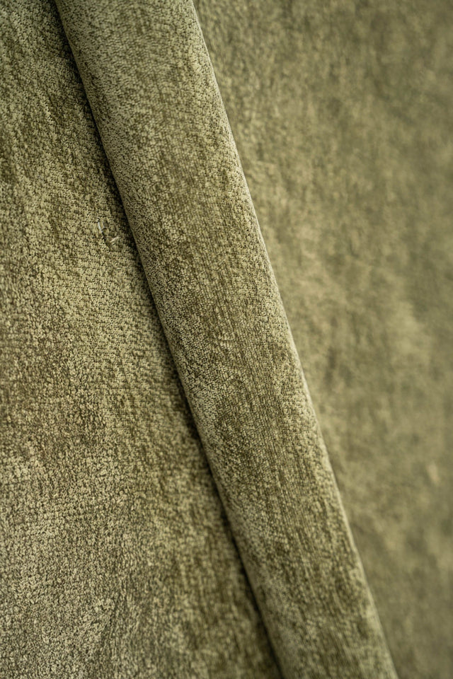 STØVET KHAKIGRØN MARGO CHENILLE MØBELSTOF – BLØD & PETPROOF