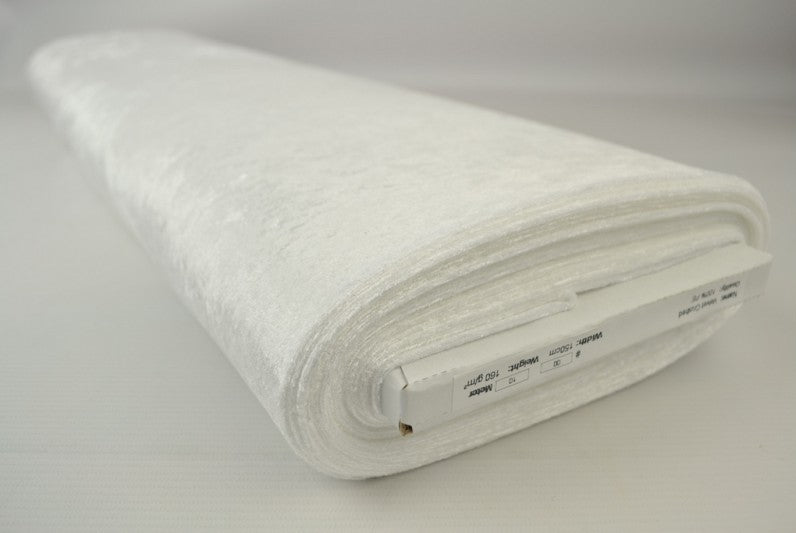 VIT NERVÖS VELOUR – STICKAD, TÖJLIG & GLANSIG HÖST