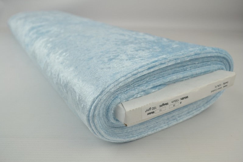 BABYBLÅ NERVVÄRD VELOUR – STICKAD, STRETCHIG & GLANSIG HÖST