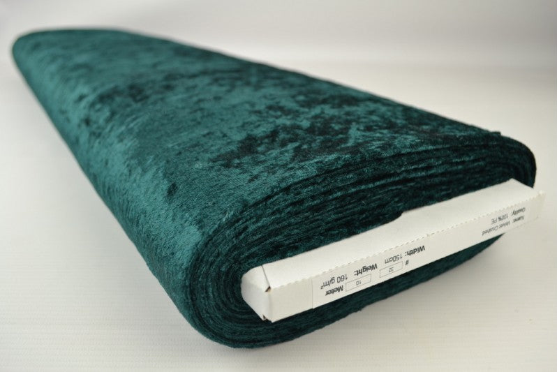 MÖRKGRÖN NERVÖS VELOUR – STICKAD, TÖJLIG & GLANSIG HÖST