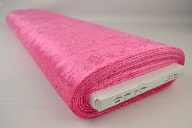 FUCHSIA NERVØS VELOUR – STRIKKET, STRÆKBAR & GLANSFULDT FALD