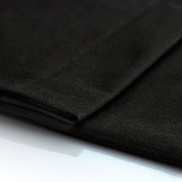 SORT BRANDHÆMMENDE SATIN MOLTON – 300 CM, LYS- & LYDABSORBERENDE