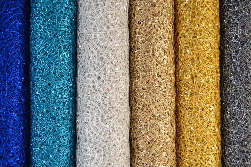 GRØN NET PAILLETSTOF – SMÅ 2–3 MM PAILLETTER, UDEN STRÆK