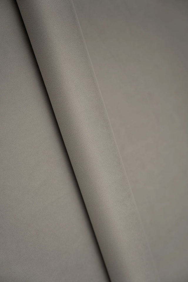 LYS VARM GRÅBEIGE SMART VELVET MØBELVELOUR – SLIDSTÆRK & PETPROOF