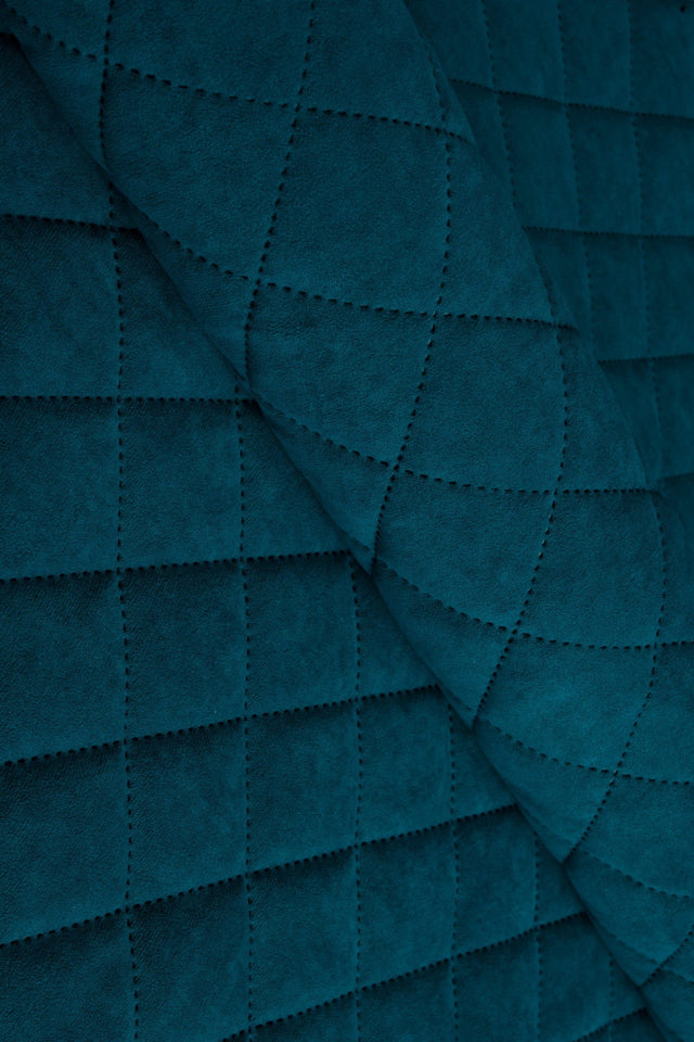 MØRK FJORDBLÅ UTTARIO VELVET 3D – QUILTET VELOUR MED VIFTEMØNSTER