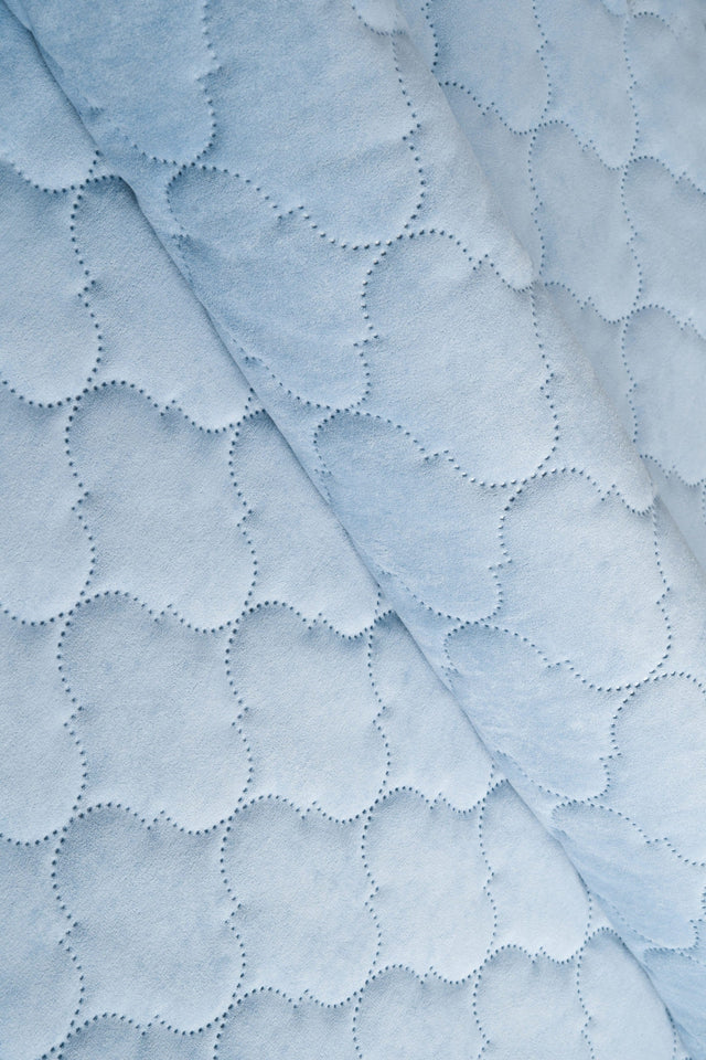 LYS HIMMELBLÅ UTTARIO VELVET 3D – QUILTET VELOUR MED BOBLEMØNSTER