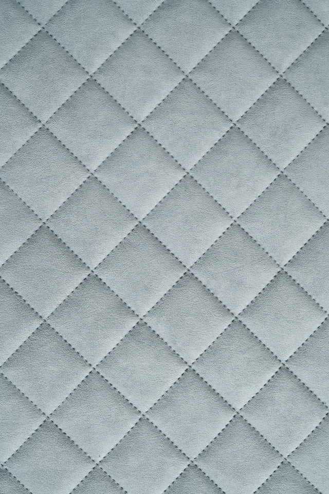 LYS TÅGEGRÅ UTTARIO VELVET 3D – QUILTET VELOUR MED VIFTEMØNSTER