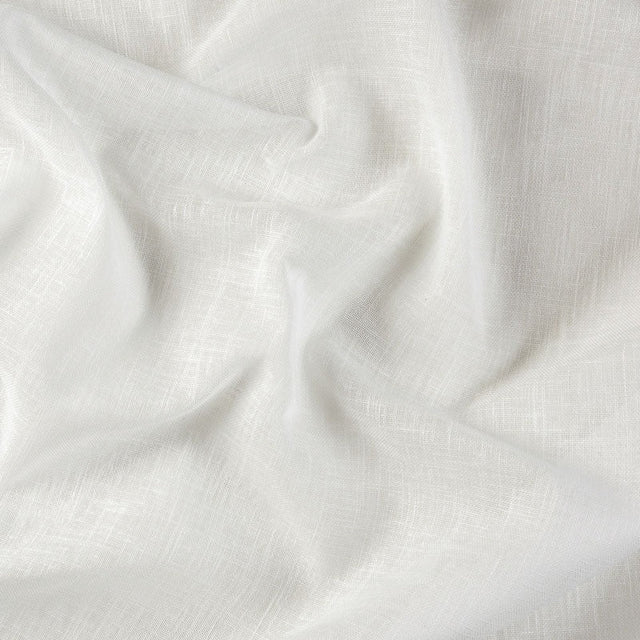 Råhvid semi-transparent voile i linnedlook — nærbillede af vævningen