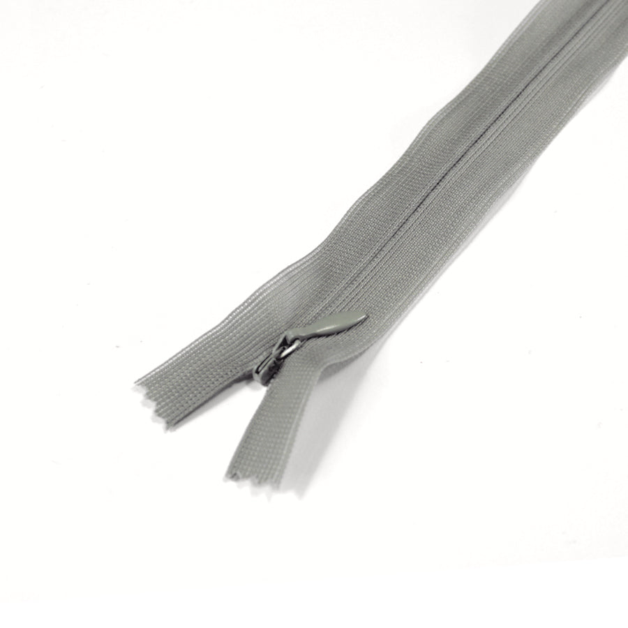 SILVERGRÅ OSYNLIG DRAGKEDJA 4 MM