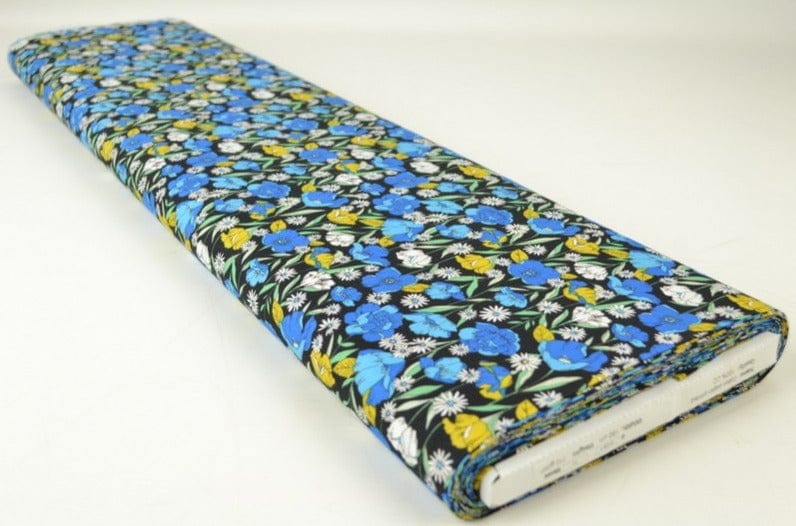 G&M Bomuldspoplin SORT BOMULDSPOPLIN M. BLÅ OG GULE PÆONER OG VALMUER