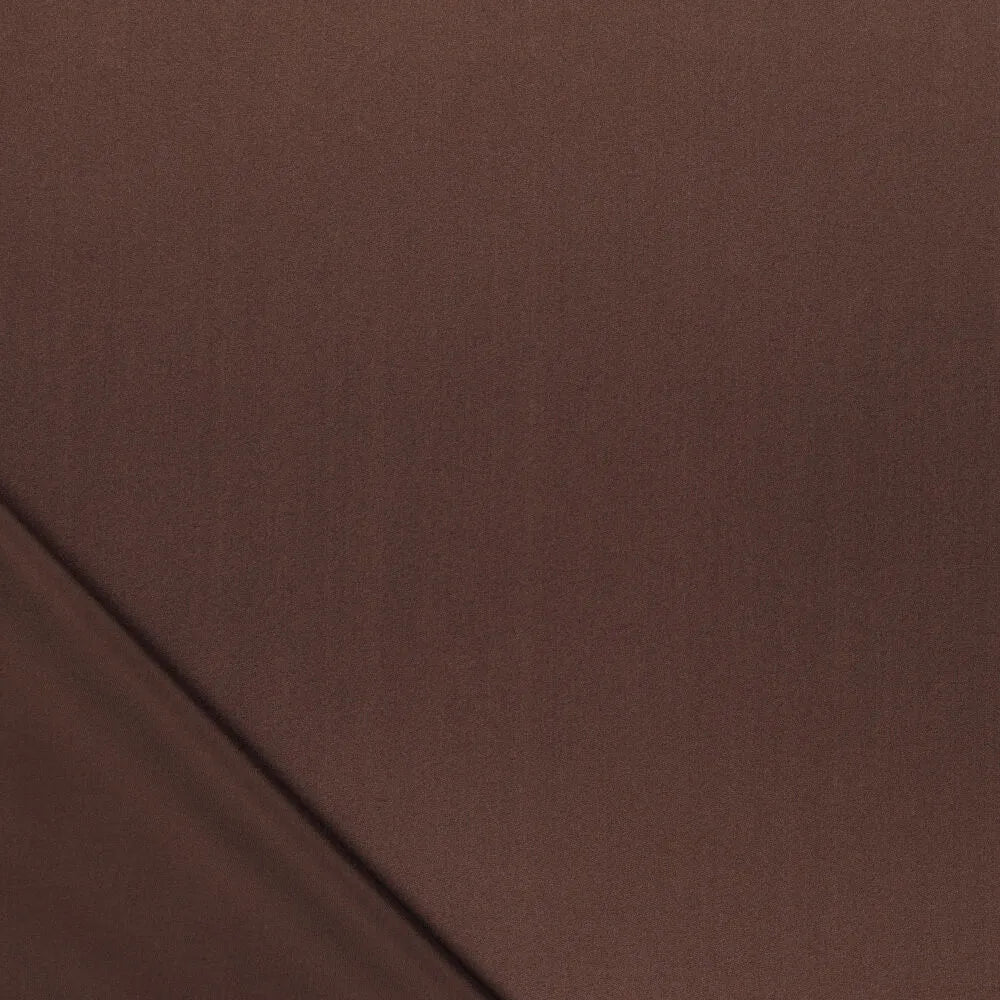 BRUN SILKESTOF I SATINVÆVNING MED STRÆK