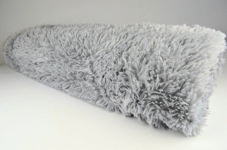 GRÅ LANGHÅRET PLYS – 30 MM LUV & ENVEJS STRÆK