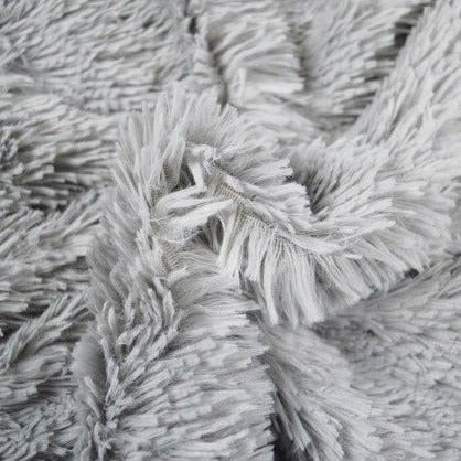 GRÅ LANGHÅRET PLYS – 30 MM LUV & ENVEJS STRÆK