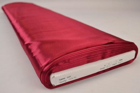 VINRØD SATIN STOF – LET & GLANSFULDT