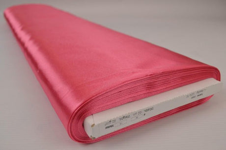 CORAL / LYSERØD SATIN STOF – LET & GLANSFULDT
